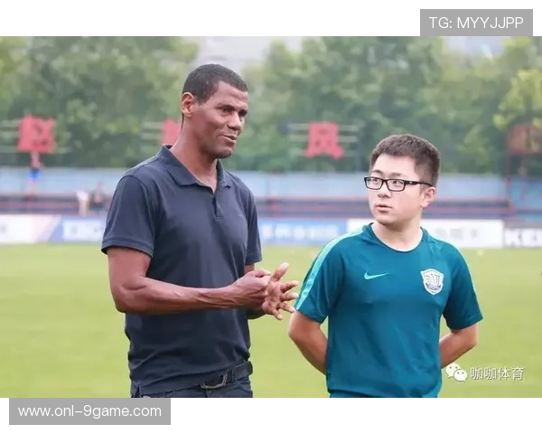 雷鸣般的速度与力量 足球场上不可忽视的雷姓球员传奇